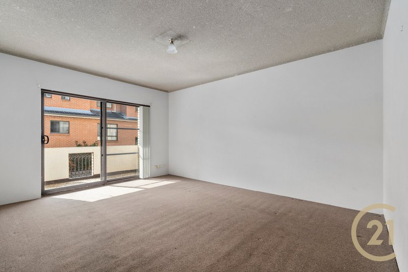 Photo - 10/107 Castlereagh Street, Liverpool NSW 2170 - Image 5