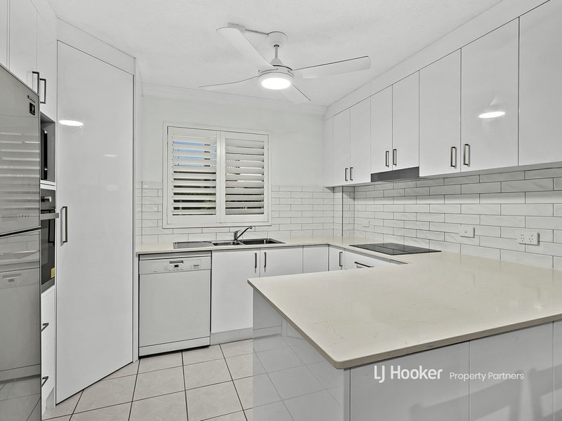 Photo - 10/11-15 Dansie Street, Greenslopes QLD 4120 - Image 3