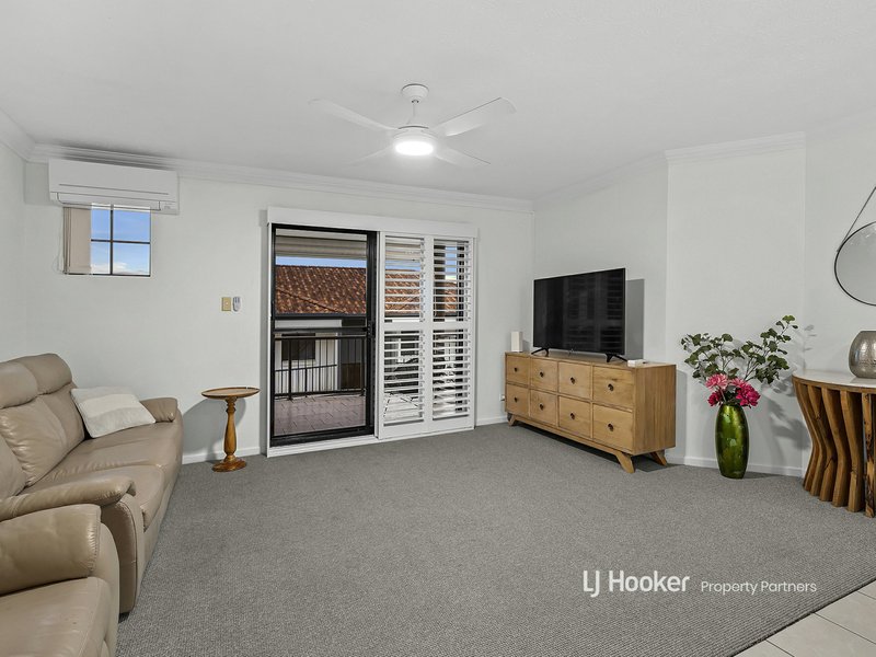 Photo - 10/11-15 Dansie Street, Greenslopes QLD 4120 - Image 5