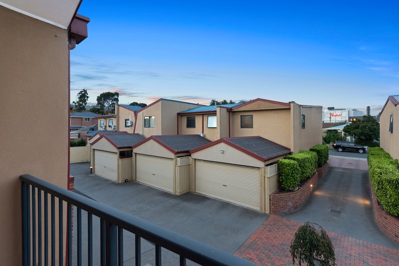 Photo - 10/11-15 Garfield Street, Cheltenham VIC 3192 - Image 16