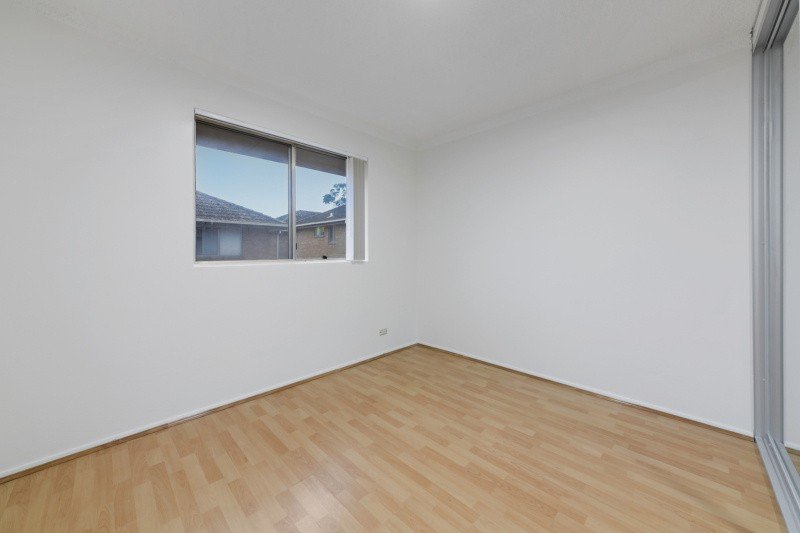 Photo - 10/11 Forbes St , Warwick Farm NSW 2170 - Image 4