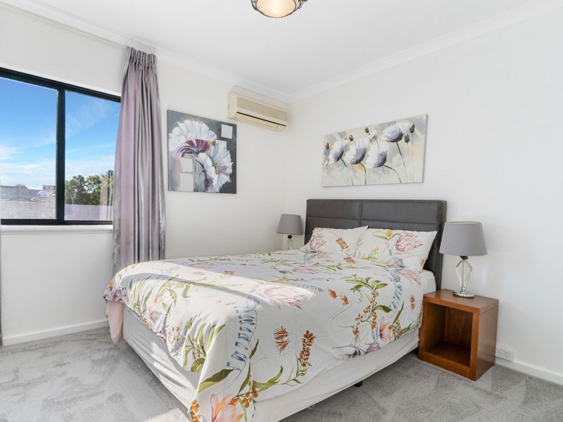 Photo - 10/11 Regal Place, East Perth WA 6004 - Image 14