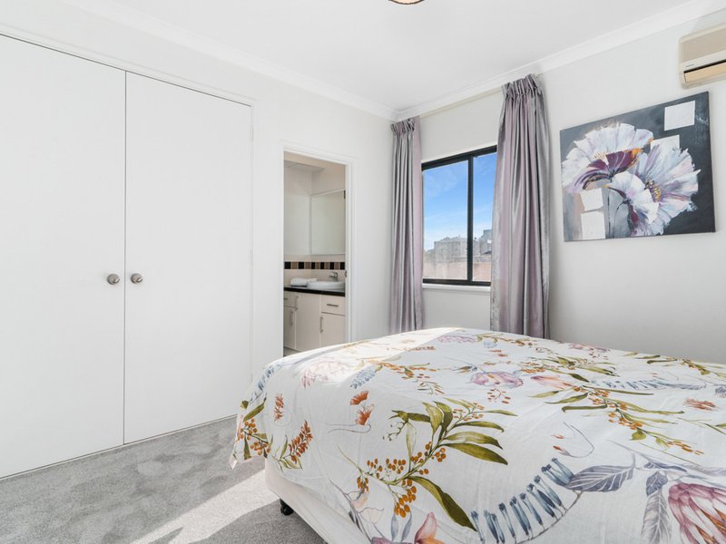 Photo - 10/11 Regal Place, East Perth WA 6004 - Image 15