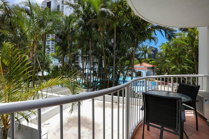 Photo - 1011/2633 Gold Coast Highway, Broadbeach QLD 4218 - Image 11