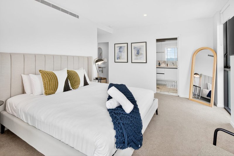 Photo - 101/18 Chelsea Avenue, Broadbeach QLD 4218 - Image 10