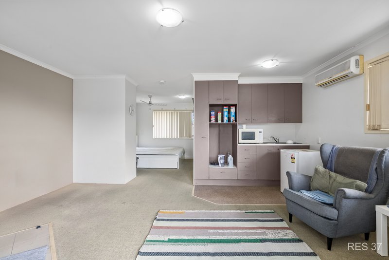 Photo - 10/12-20 Ballantine Street, Chermside QLD 4032 - Image 11