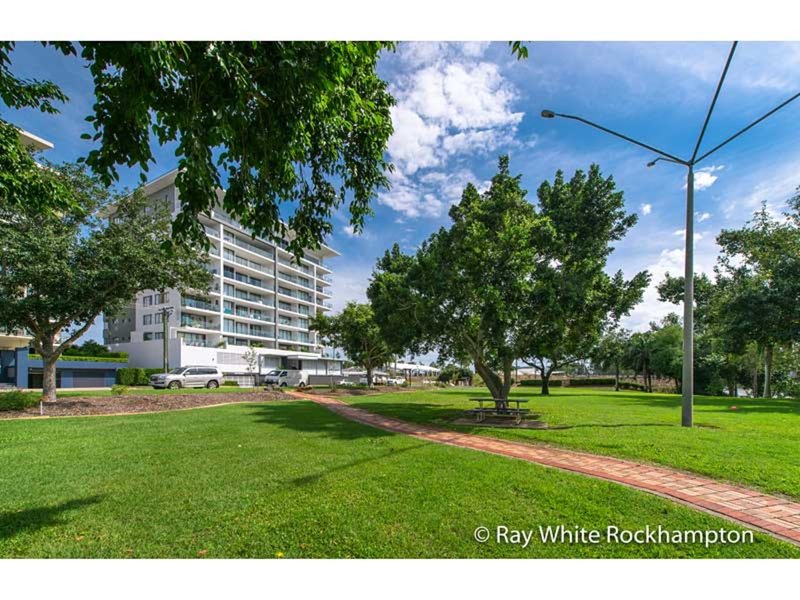 Photo - 101/2-4 Victoria Parade, Rockhampton City QLD 4700 - Image 17