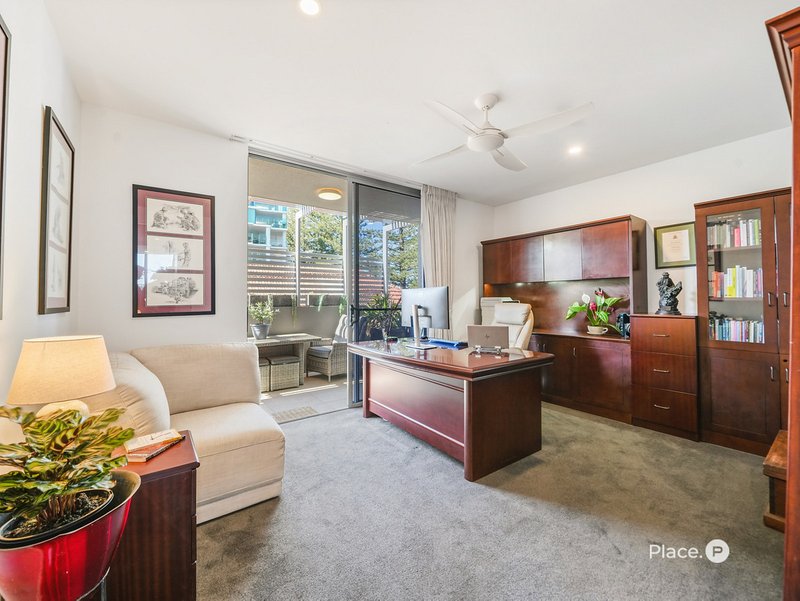 Photo - 101/2 Prince Edward Parade, Redcliffe QLD 4020 - Image 20