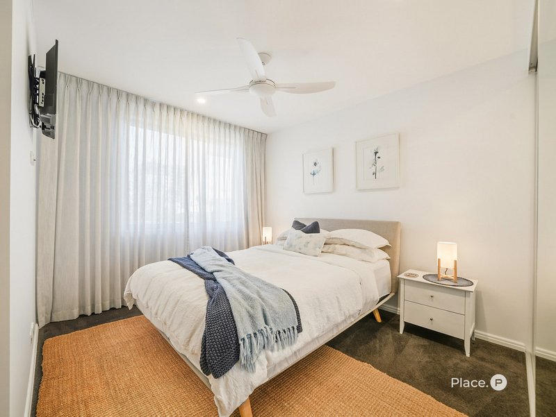 Photo - 101/2 Prince Edward Parade, Redcliffe QLD 4020 - Image 24