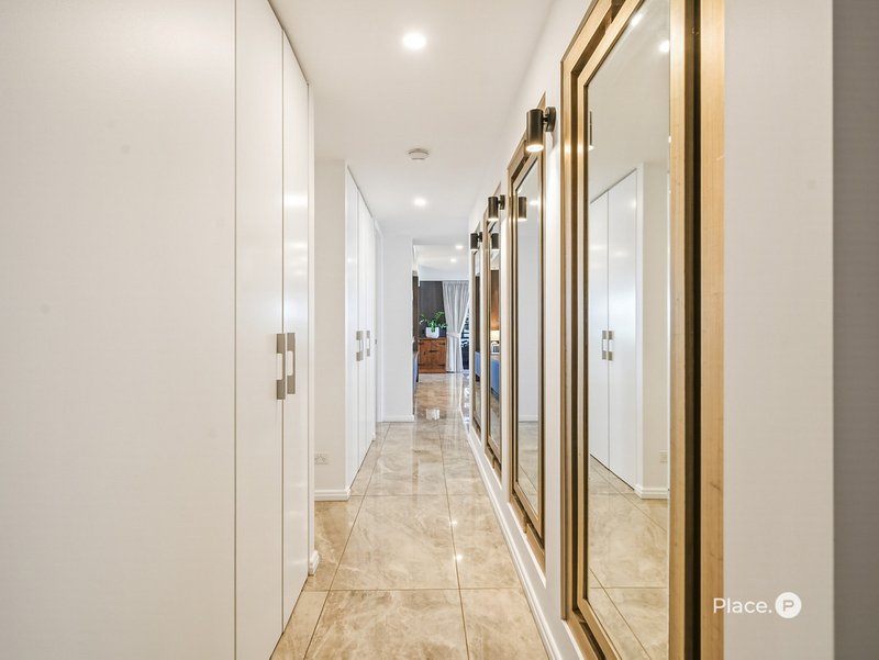 Photo - 101/2 Prince Edward Parade, Redcliffe QLD 4020 - Image 26