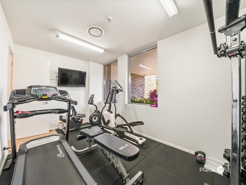 Photo - 101/2 Prince Edward Parade, Redcliffe QLD 4020 - Image 30