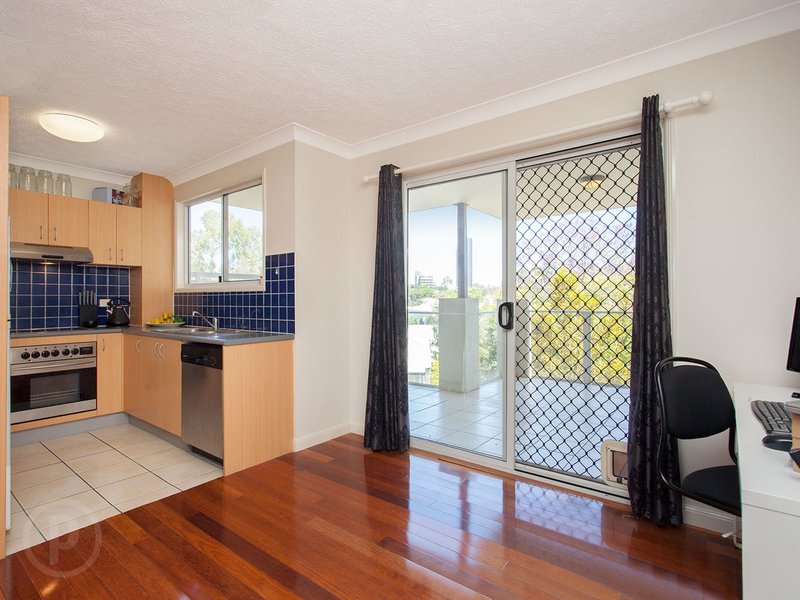 Photo - 10/12 Salstone Street, Kangaroo Point QLD 4169 - Image 9