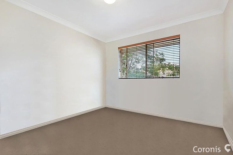 Photo - 10/120 Pembroke Road, Coorparoo QLD 4151 - Image 4