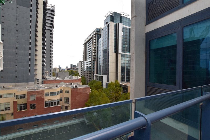 Photo - 1012/181 Abeckett Street, Melbourne VIC 3000 - Image 6