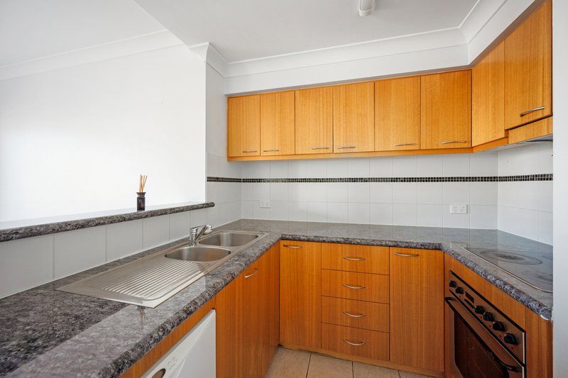 Photo - 10/122 Mounts Bay Road, Perth WA 6000 - Image 2