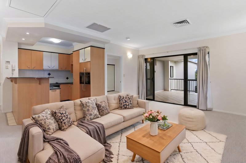 Photo - 10/124 Sydney Street, New Farm QLD 4005 - Image 2