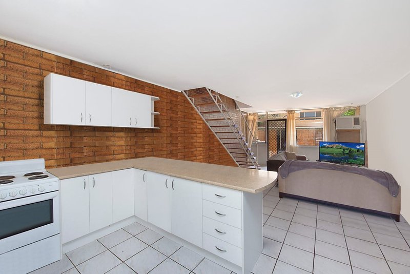 Photo - 10/15-17 George Avenue, Broadbeach QLD 4218 - Image 2