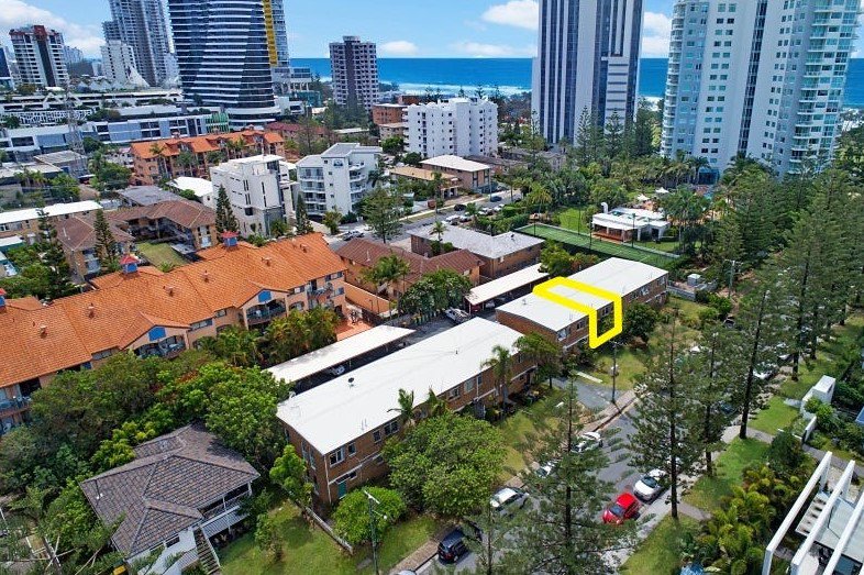 Photo - 10/15-17 George Avenue, Broadbeach QLD 4218 - Image 7