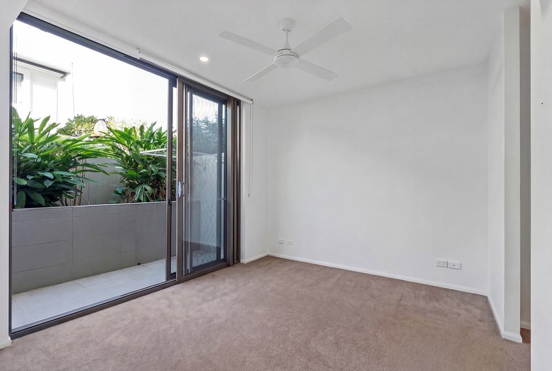 Photo - 101/5 Chester Terrace, Southport QLD 4215 - Image 7