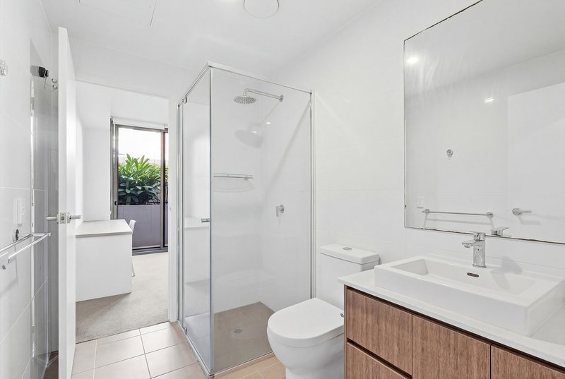 Photo - 101/5 Chester Terrace, Southport QLD 4215 - Image 8