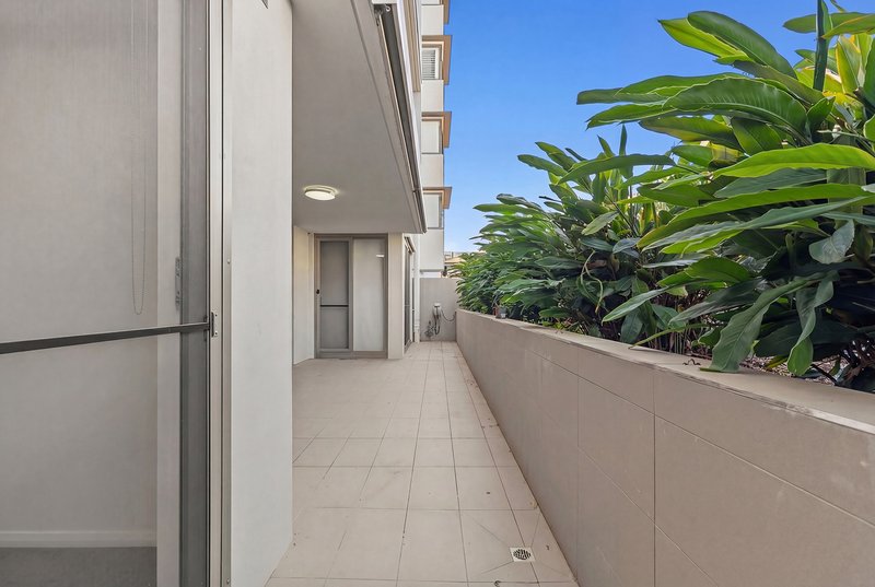 Photo - 101/5 Chester Terrace, Southport QLD 4215 - Image 11