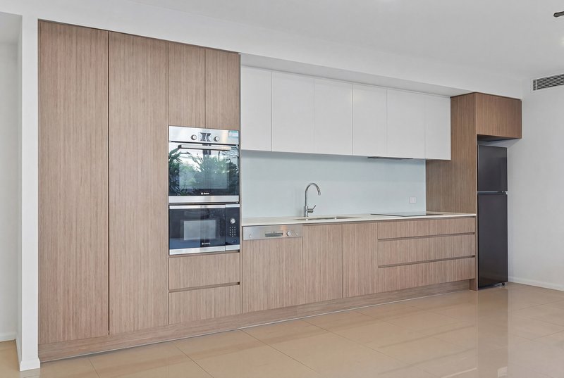 Photo - 101/5 Chester Terrace, Southport QLD 4215 - Image 12