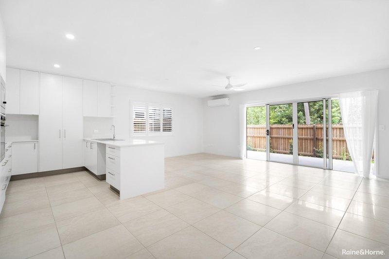 Photo - 10/15 Shell Street, Urangan QLD 4655 - Image 3