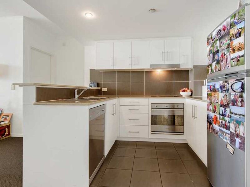 Photo - 1015/1 Ocean Street, Burleigh Heads QLD 4220 - Image 6