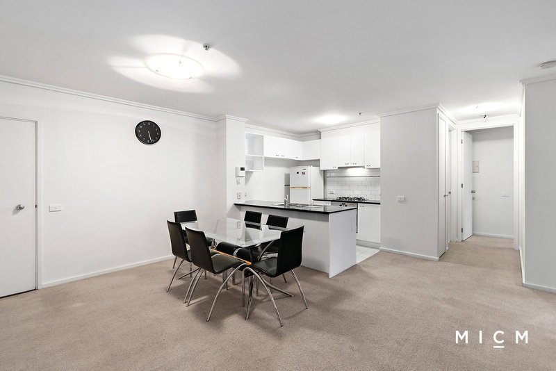 Photo - 1015/38 Bank Street, South Melbourne VIC 3205 - Image 4