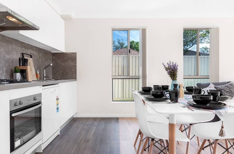 Photo - 10/16-18 Alverstone Street, Riverwood NSW 2210 - Image 2