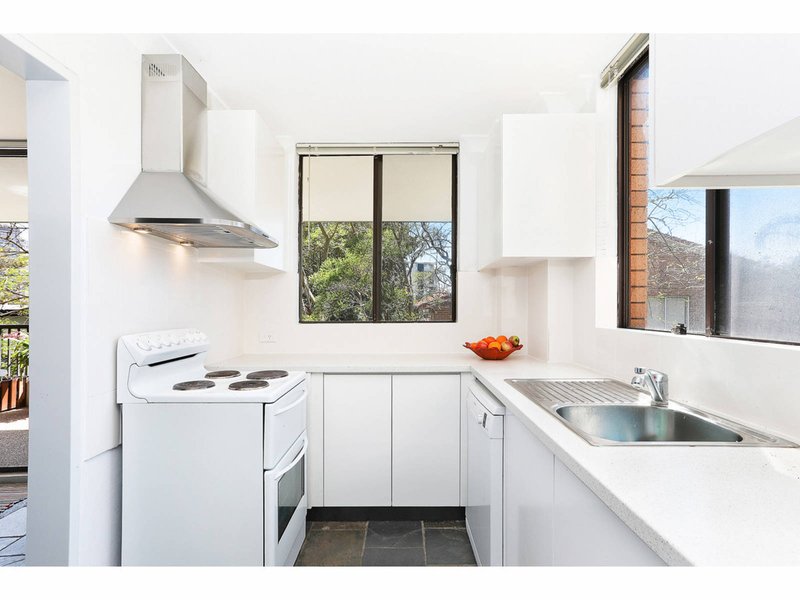 Photo - 10/16-18 Botany Street, Bondi Junction NSW 2022 - Image 2