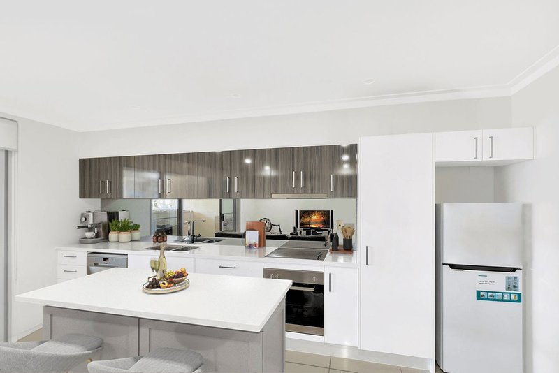 Photo - 101/61 Oxford Street, Bulimba QLD 4171 - Image 2