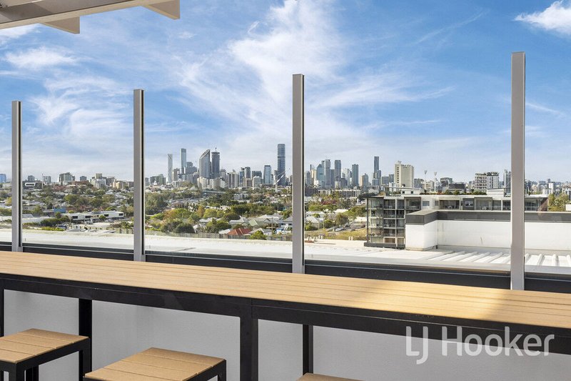 Photo - 10/17 Carl Street, Woolloongabba QLD 4102 - Image 1