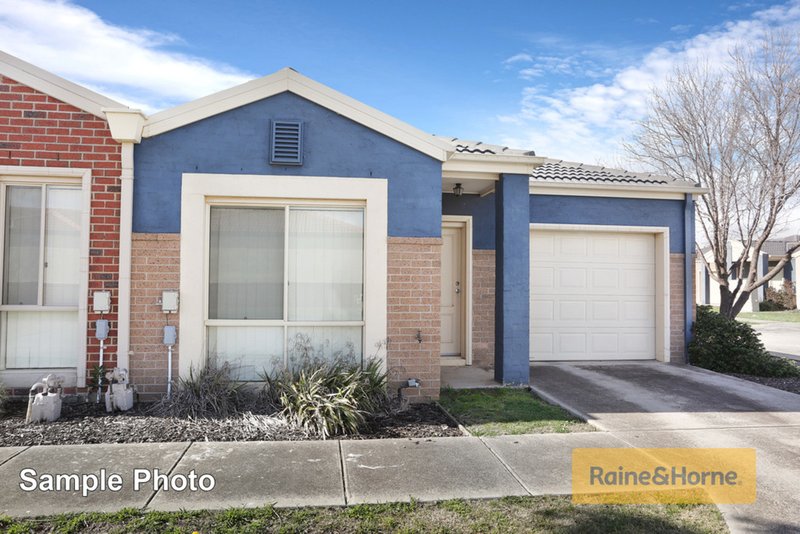 10/17 Crestmont Drive, Melton South VIC 3338