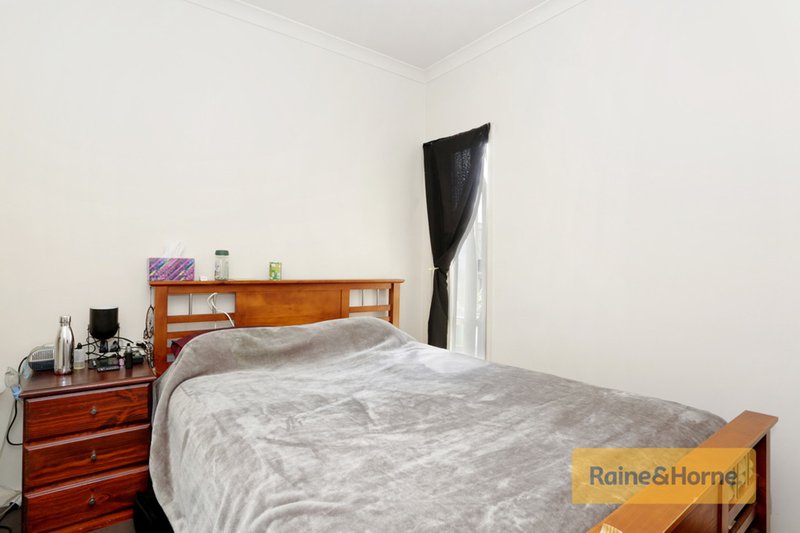 Photo - 10/17 Crestmont Drive, Melton South VIC 3338 - Image 6