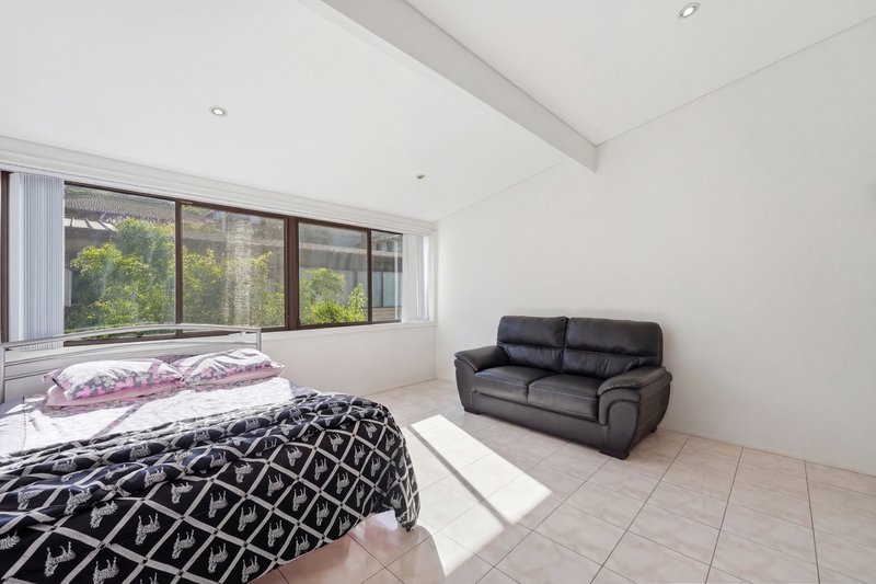 Photo - 10/17 Lachlan Street, Warwick Farm NSW 2170 - Image 4