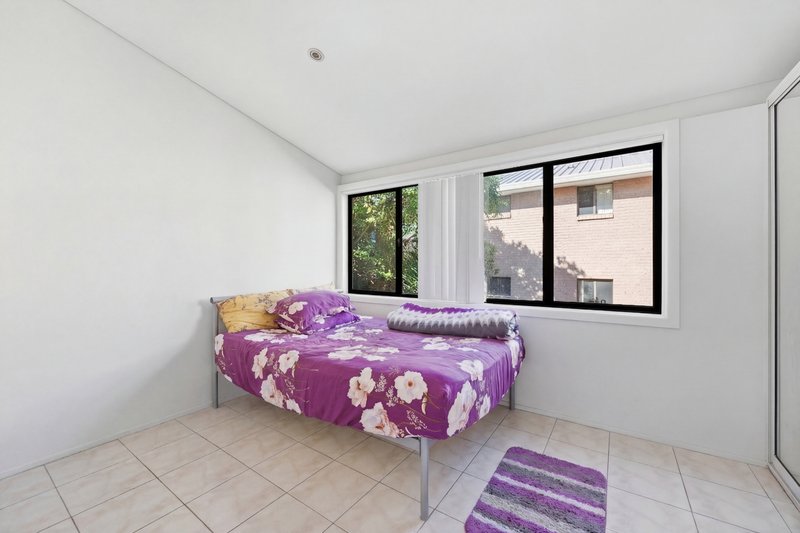 Photo - 10/17 Lachlan Street, Warwick Farm NSW 2170 - Image 6