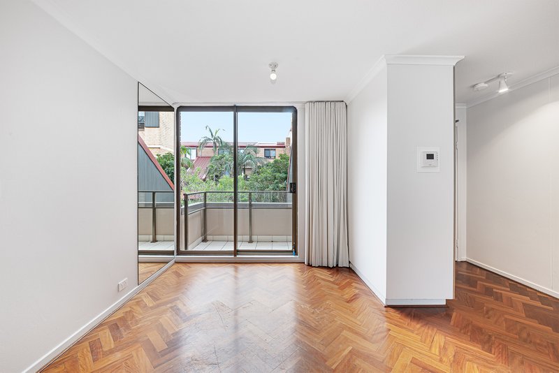 Photo - 1017/73 Victoria Street, Potts Point NSW 2011 - Image 4