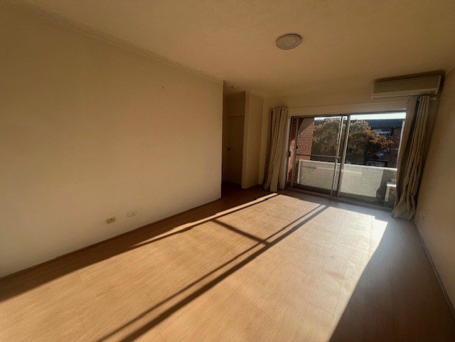 Photo - 10/18 Drummond Street, Warwick Farm NSW 2170 - Image 3