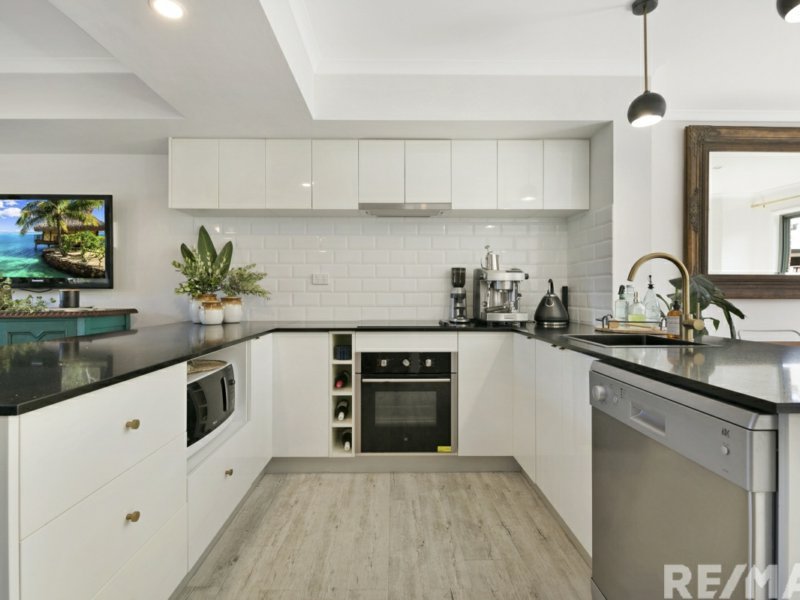 Photo - 10/18 Tallebudgera Creek Road, Burleigh Heads QLD 4220 - Image 3