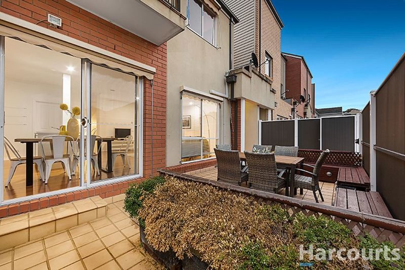 Photo - 10/18 Tulloch Grove, Glen Waverley VIC 3150 - Image 9