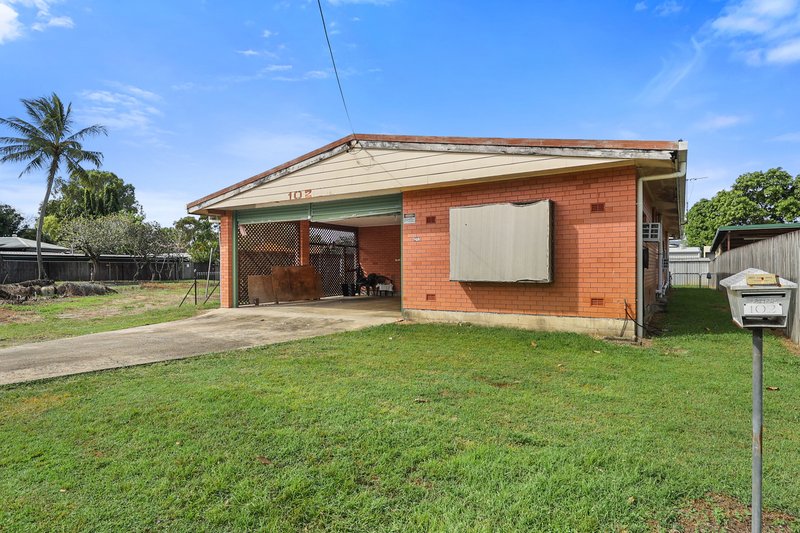 Photo - 102 & 104 Pease Street, Manoora QLD 4870 - Image 4