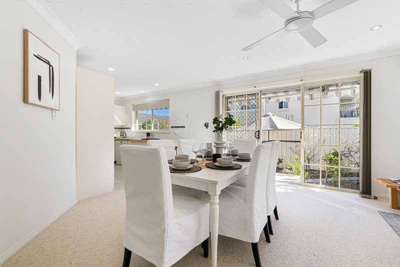 Photo - 10/2-4 Lake Street, Budgewoi NSW 2262 - Image 2