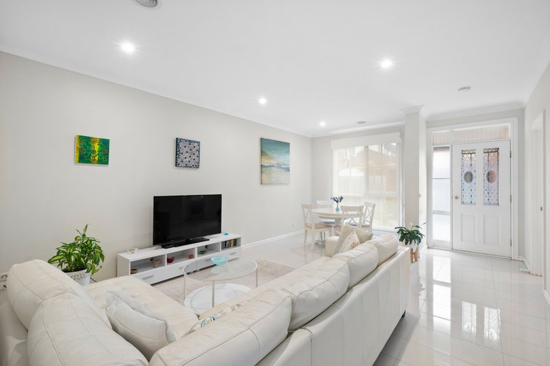 Photo - 10/2-4 Olive Grove, Parkdale VIC 3195 - Image 2