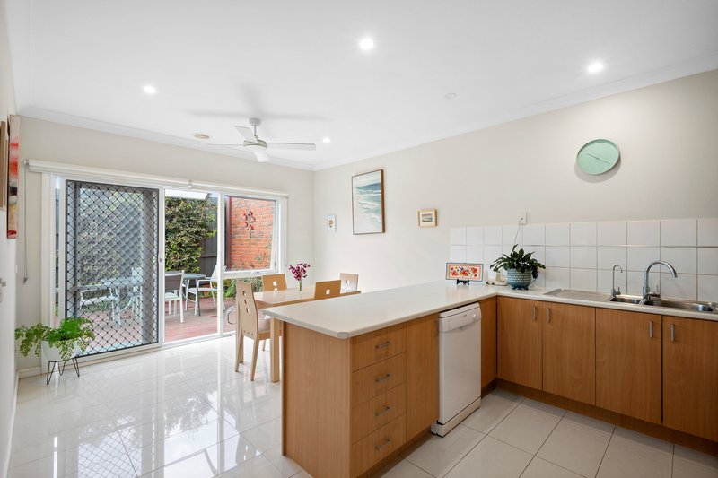 Photo - 10/2-4 Olive Grove, Parkdale VIC 3195 - Image 7