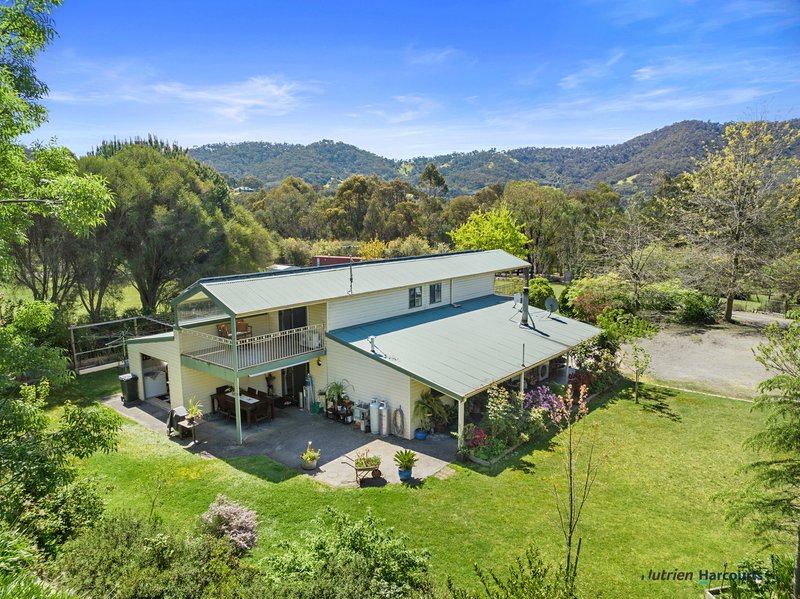 102 Alford Avenue, Eildon VIC 3713