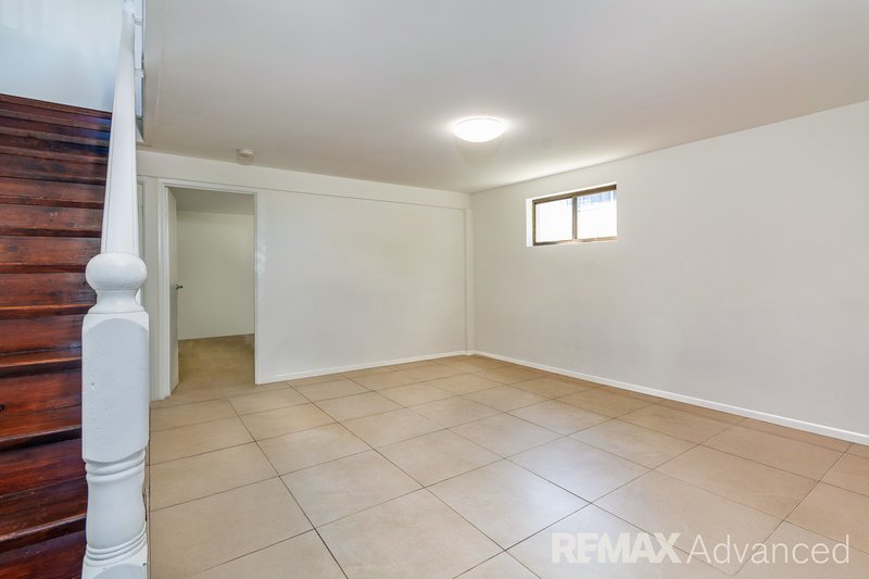 Photo - 102 Biggs Avenue, Beachmere QLD 4510 - Image 4