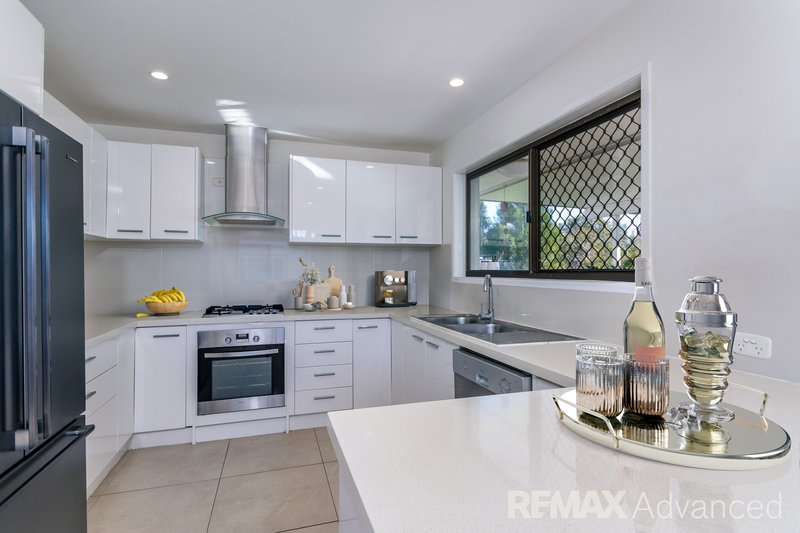 Photo - 102 Biggs Avenue, Beachmere QLD 4510 - Image 7