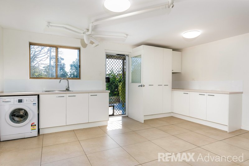 Photo - 102 Biggs Avenue, Beachmere QLD 4510 - Image 11