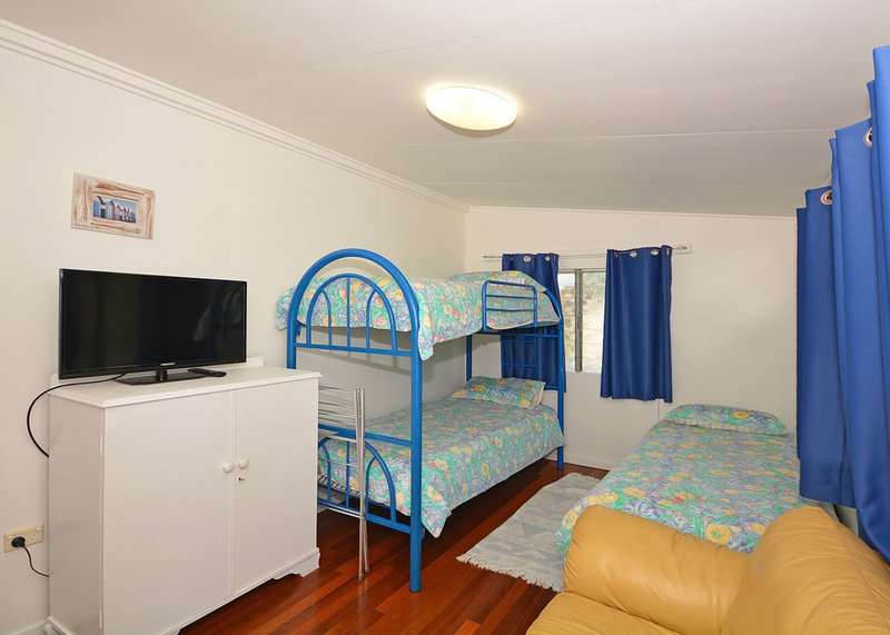 Photo - 102 Burrum Street, Burrum Heads QLD 4659 - Image 11